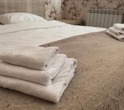 Номер стандарт семейный с 1 односпальной и 1 двуспальной кроватью в Рамhotel