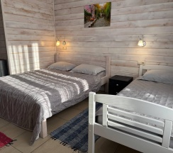 Номер стандарт с 1 односпальной и 1 двуспальной кроватью №3 в Даховская долина