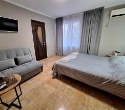 «КОМФОРТ ПЛЮС 3» С ТЕРРАСОЙ ЧЕТЫРЕХМЕСТНЫЙ НОМЕР ДВУСПАЛЬНОЙ КРОВАТЬЮ И ДИВАНОМ в Цитрус