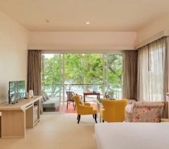 Номер Deluxe рядом с пляжем в The Briza Beach Resort Khaolak