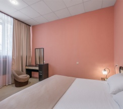 Комфорт /Comfort Double Room (двухкомнатный номер с одной двуспальной кроватью) в Воронеж