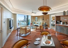 Люкс Deluxe с 2 комнатами двуспальная кровать в Mandarin Oriental, Bangkok