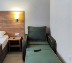 Двухместный номер с балконом с видом на фасад в Amina