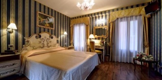 Рива-дельи-Скьявони: Отель Hotel Lux
