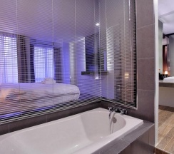Полулюкс с балконом в Win D Hotel