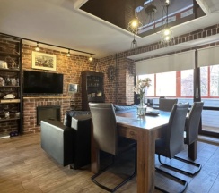 Апартаменты c 1 комнатой с балконом и с видом на город в Квартира в центре Loft