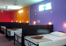 Кровать в общем номере в Baan Mook Anda Hostel