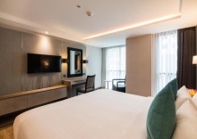 Четырёхместный люкс с 2 комнатами 2 отдельные кровати в Отель Citrus Suites Sukhumvit 6 by Compass Hospitality