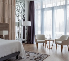 Двухместный люкс с балконом и с красивым видом из окна двуспальная кровать в Вилла Плёс