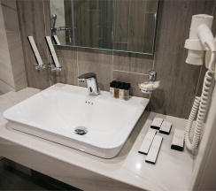 Комфорт с двуспальной кроватью и креслом (Comfort Double) в Династия