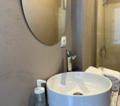 Апартаменты с 2 комнатами с балконом и с красивым видом из окна в Higos Hotel
