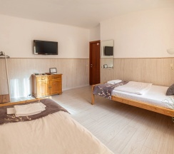 Двухместный номер Economy 2 отдельные кровати в Янка