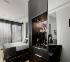 Двухместный номер Comfort с балконом двуспальная кровать в No15 Ermou Hotel