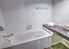 Люкс Deluxe в The Greenery Central Suites