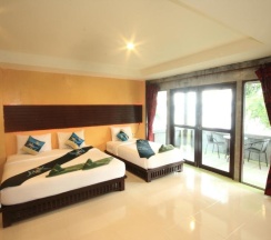 Трёхместный номер Standard в Tharathip Resort