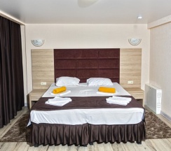 Полулюкс, двухкомнатный номер на втором этаже в Золотая рыбка