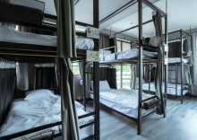 Кровать в общем номере в Ekkamai Buds & Beds - 420 Hostel