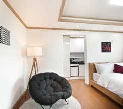 Четырёхместный номер Deluxe двуспальная кровать в Familia Hotel Jeju