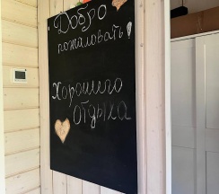 Кубик в соснах в Lato в соснах