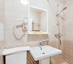 Двухместный номер Стандарт с балконом двуспальная кровать в Dvin