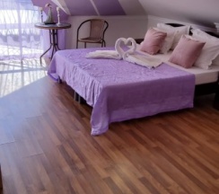 2х комнатный номер  с балконом на 4 этаже в Прага