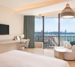 Двухместный номер Hilton Deluxe с видом на океан двуспальная кровать в Hilton Pattaya