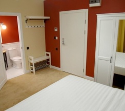 Стандарт с одной двуспальной кроватью в Barin Residence Center