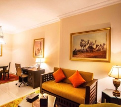 Семейные апартаменты с 2 комнатами с видом на город в Отель Mercure Hotel Apartments Dubai Barsha Heights