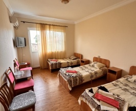 Трёхместный номер Deluxe с балконом и с видом на горы в Закавказье