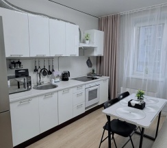 Двухместные апартаменты c 1 комнатой с балконом и с красивым видом из окна (двуспальная кровать) в Квартира Уютная у стадиона с фантастическими закатами