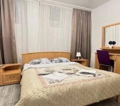 Номер улучшенный с 1 двуспальной кроватью (цокольный этаж) в Kovensky