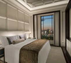 Двухместный люкс Ambassador с балконом двуспальная кровать в The St. Regis Astana