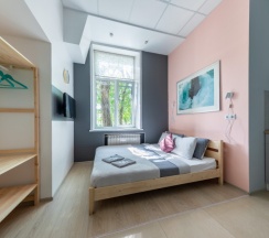 №15 Розовая (Двухместный номер с двуспальной кроватью и собственным санузлом и мини-кухней) в Дип Слип