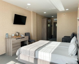 Номер стандарт улучшенный с 1 двуспальной кроватью в Grand sapphire hotel