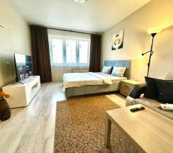 Апартаменты c 1 комнатой с балконом в Fresh Room на улице Маршала Устинова 3