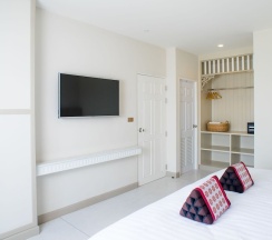 Люкс c 1 комнатой с балконом в Panphuree Residence