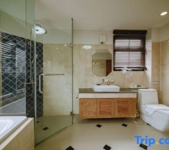 Двухместный номер Deluxe с балконом двуспальная кровать в Baan Huen Phen