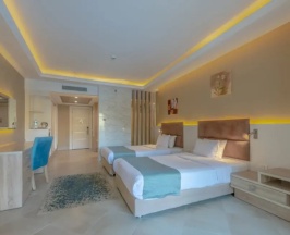 Номер Swim Up в Titanic Royal
