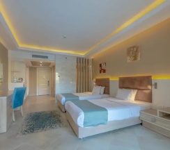 Номер Swim Up в Titanic Royal
