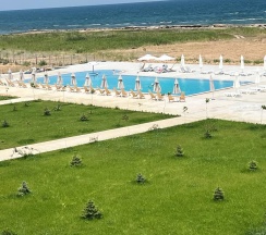 3-местный 2-комнатный номер полулюкс семейный в Ника