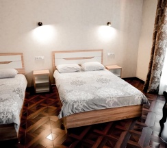 Четырёхместный семейный номер Standard с видом на город в Сияние