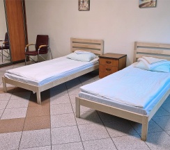 Семейная 5и местная комната с 3 односпальными кроватями и одной 2х ярусной кроватью в Невский