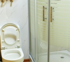 Двухместный гостиничный номер с большой кроватью с видом на море в Алые паруса