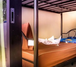 Кровать в общем номере в INFINITY Beach Club - Hostel