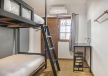 Кровать в общем номере в OYO 736 Green Poshtel - Hostel