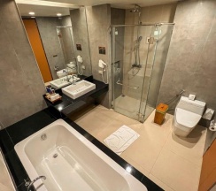 Двухместное шале Seaside Wing рядом с пляжем двуспальная кровать в Kacha Resort and Spa Koh Chang