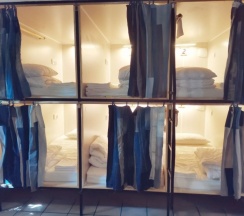 Капсула в восьмиместном номере в PodSpot hostel