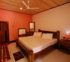 Двухместный номер Deluxe с балконом двуспальная кровать в Eco Hotel Black & White - Anuradhapura
