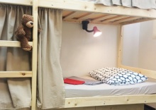 Кровать в 8-местном общем номере в Плюшевый Мишка