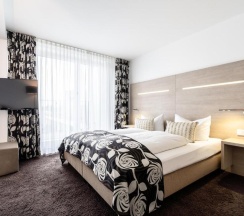 Полулюкс с балконом в Hotel Demas City